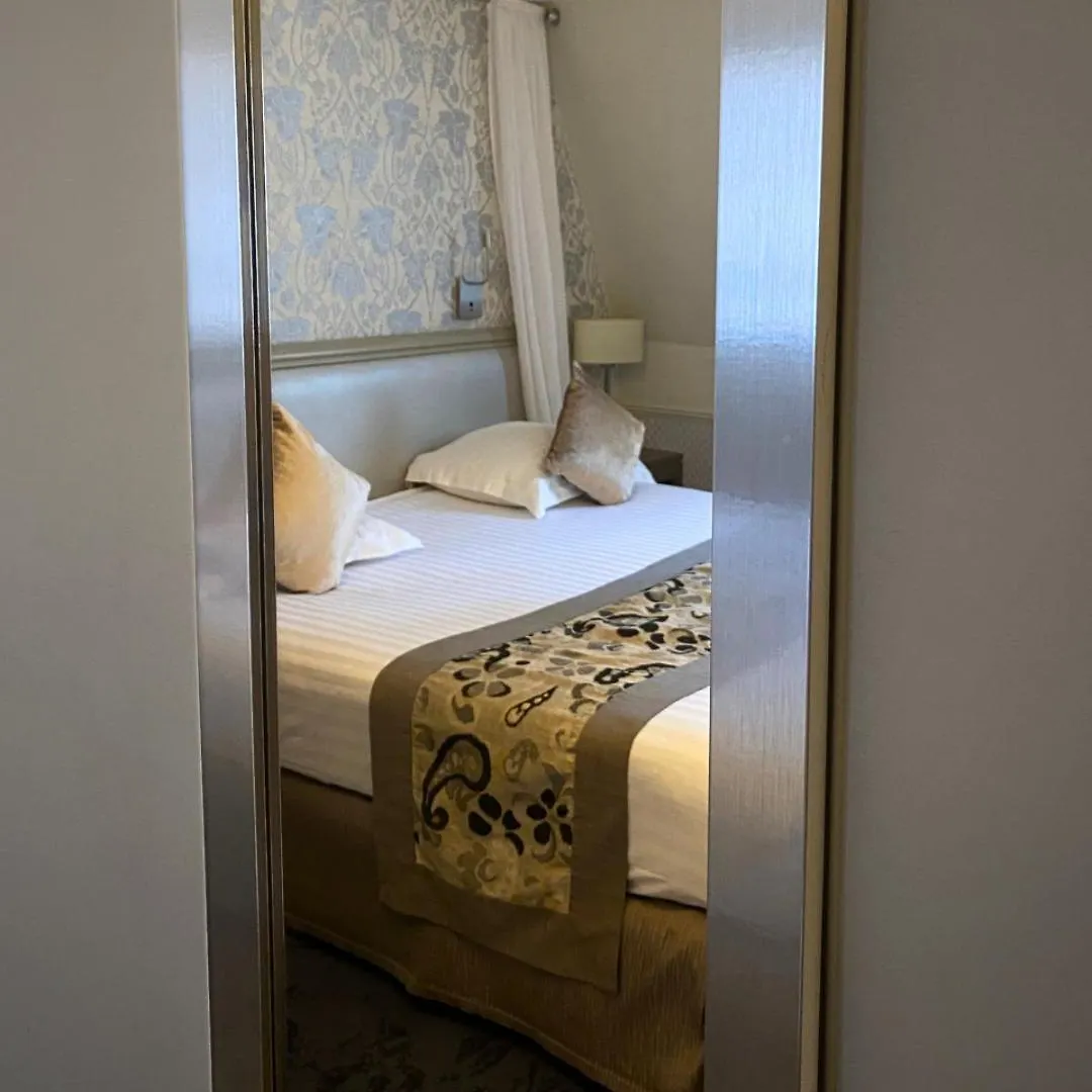 Hotel Monceau Wagram 4*